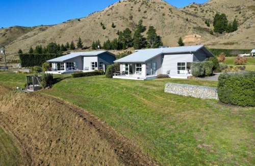 Hurunui House | Hurunui River Retreat - Tussock Cottage