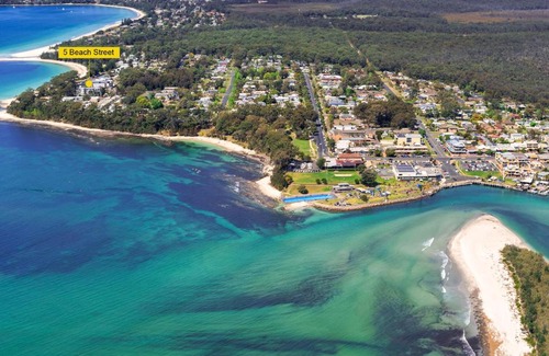Huskisson Apartment | Husky 56 Beachfront Villa's - great location on the beach