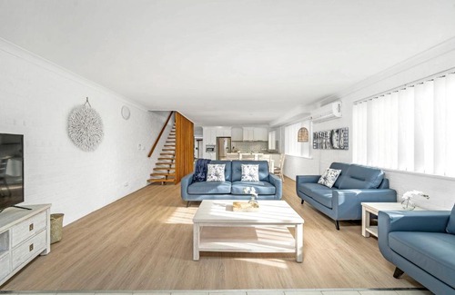 Huskisson Apartment | Husky 56 Beachfront Villa's - great location on the beach