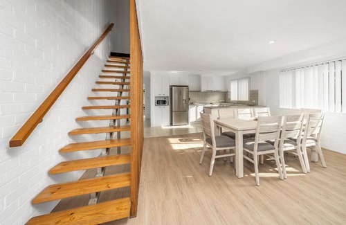 Huskisson Apartment | Husky 56 Beachfront Villa's - great location on the beach