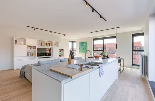 Muide Apartment | Huswell Historic Stay: Sunny Terrace & City Views!