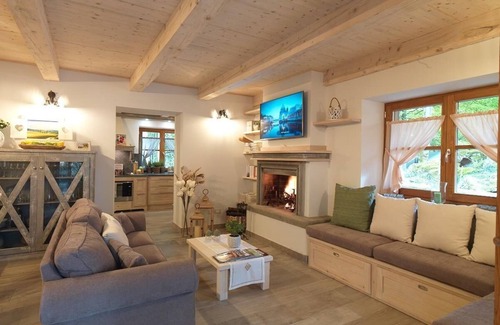 Abbadia San Salvatore House | Hut "Chalet Galli" with relaxation in the hot tub
