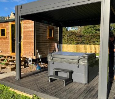 Bedale Other | Hut in the hall