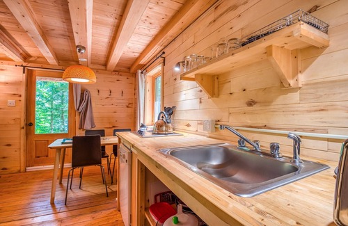 Conway Ski Chalet | Huttopia Chalets - Wooden family-sized Chalet nestled in the White Mountains