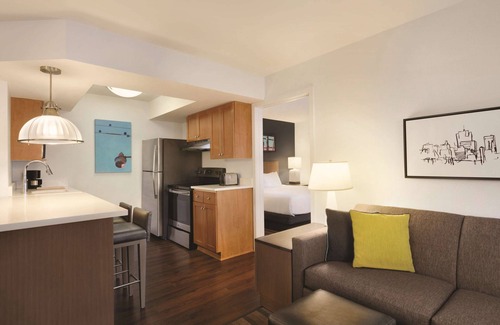 Ludlam Hotel | HYATT house Miami Airport