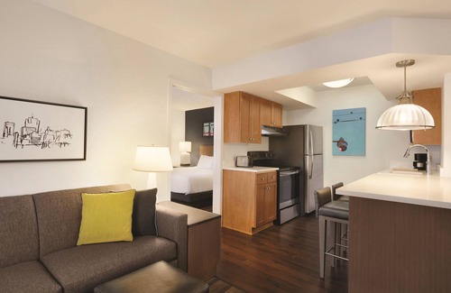 Ludlam Hotel | HYATT house Miami Airport