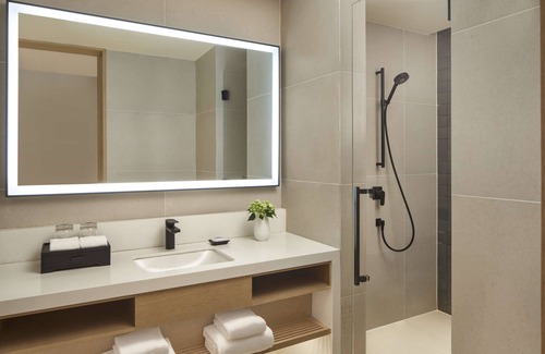 Changjiang County Hotel | Hyatt Place Jingdezhen Taoxichuan