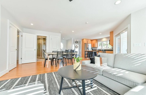 Semora House | Hyco Lake’s Crystal Haven - Hot-tub, Large Dock