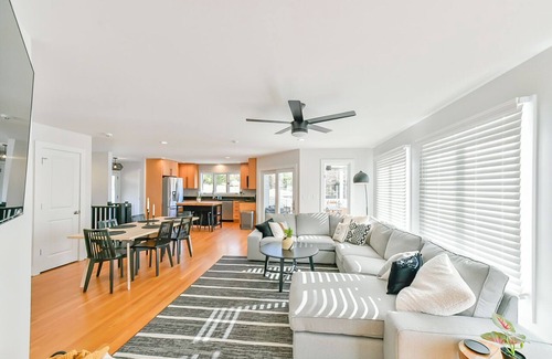 Semora House | Hyco Lake’s Crystal Haven - Hot-tub, Large Dock