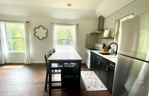 North Loop Apartment | Hyde Park Charming Retreat
