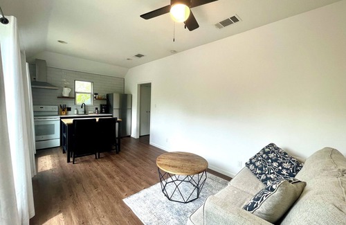 North Loop Apartment | Hyde Park Charming Retreat