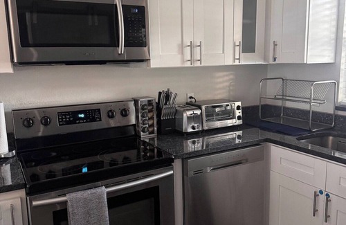 North Hyde Park House | Hyde Park Home | Near Downtown, Stadium & Airport.