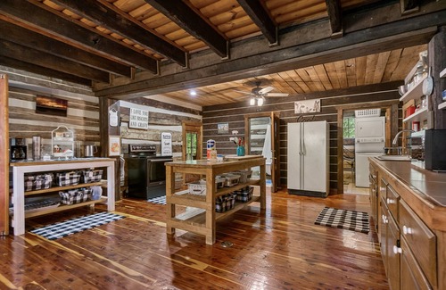 Baxter Cabin | Hyland Woods (Dog-Friendly)