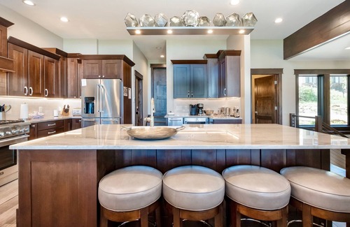 Windcliff Estates House | Hyler Mountain Lodge Vacation Home at Windcliff by RedAwning