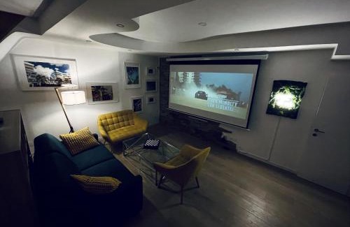 Vienne Apartment | Hypercentre de Vienne appartement Miami écran de cinéma proche LYON