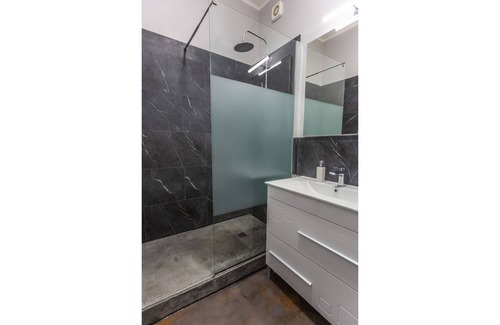 1st Arrondissement House | Hypercentre T4 near Vieux Port and train station