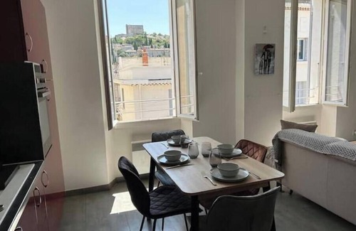 Vaison-la-Romaine Apartment | Hypercentre with castle view