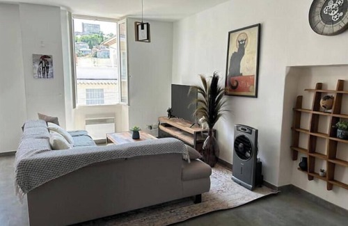 Vaison-la-Romaine Apartment | Hypercentre with castle view