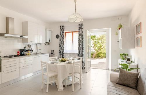 Monte San Giusto Apartment | I Due Gelsi Appartamento White