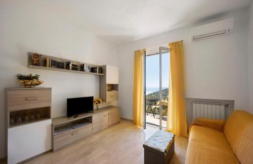 Moglio Apartment | I Girasoli