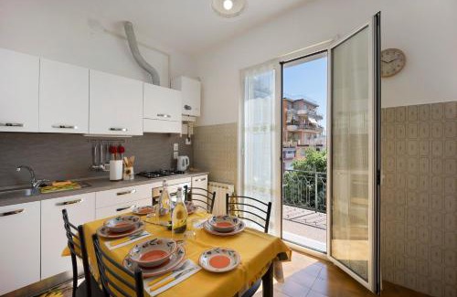 Moglio Apartment | I Girasoli
