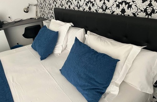 Cortes Hotel | I Host You