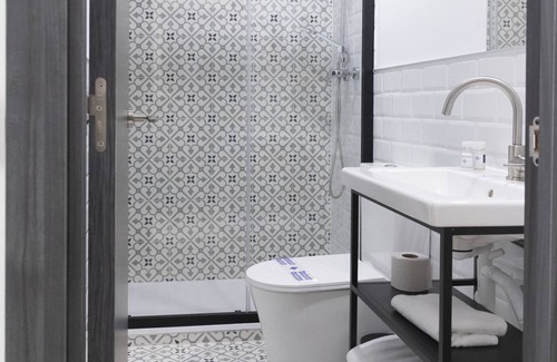 Cortes Hotel | I Host You