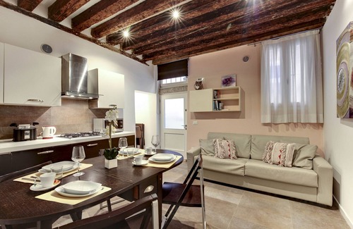 Cannaregio Apartment | I Quattro Mori by Wonderful Italy