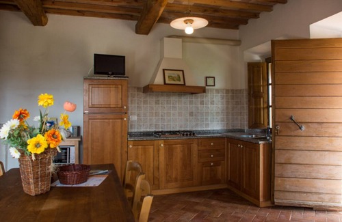 Pomarance Villa | I Reucci - house 22/28 people with heated pool, garden, wi-fi, games