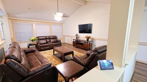 Atascocita House | IAH, Humble, Woodlands, Spring, Cypress - Ambergate