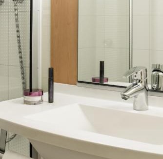 Cergy Hotel | ibis Cergy Pontoise Le Port