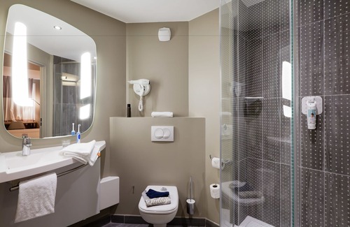 Vaulx-en-Velin Hotel | ibis Lyon Carré de Soie