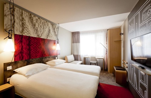 Vaulx-en-Velin Hotel | ibis Lyon Carré de Soie