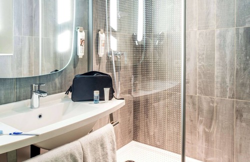 Vaulx-en-Velin Hotel | ibis Lyon Carré de Soie
