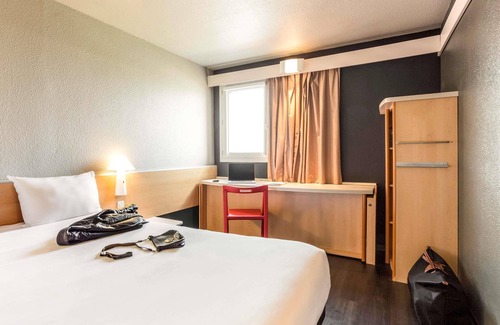 Lescar Hotel | ibis Pau Lescar