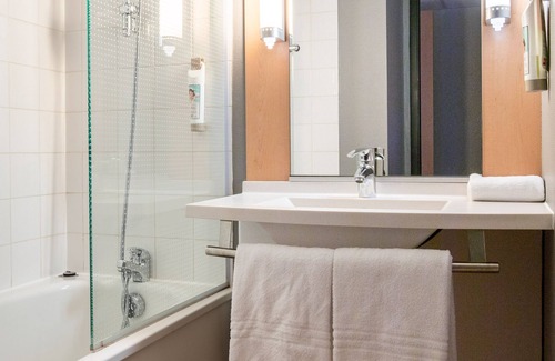 Mellac Hotel | ibis Quimperle