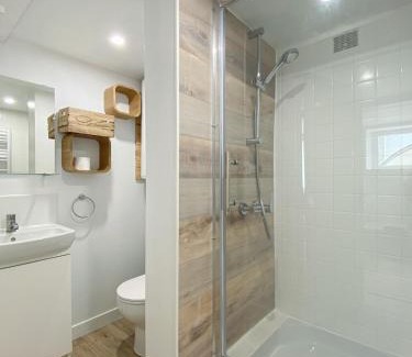 Ouistreham Apartment | Idéal couple ! Le Nid du Bourg - Proche plage et commerces - serviettes de toilette & linge de lit compris