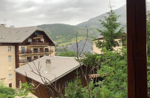 Le Sauze Apartment | Ideal 2-Room + Cabin Apartment with Ski-in Access and Private Parking