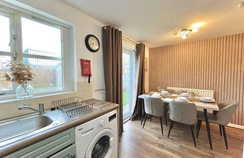 Manchester House | Ideal 3-bed stay-away-home Manchester area