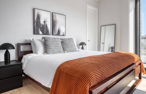 Bucktown Apartment | Ideal Bucktown 2BR w/ private outdoor area, nr I-90, by Blueground