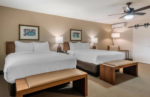 Jekyll Island Hotel | Ideal Family Suite Minutes from Jekyll Island Fun | Onsite Pool, Free Parking!
