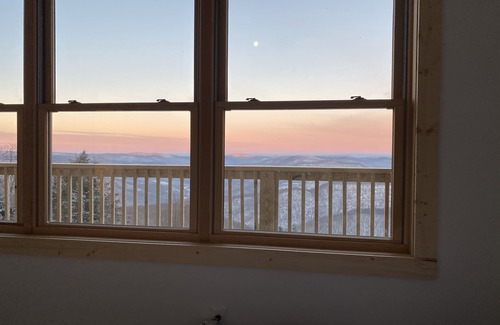 Snowshoe House | Ideal for family reunions—ski, snowboard, tube, then relax together by the fire.