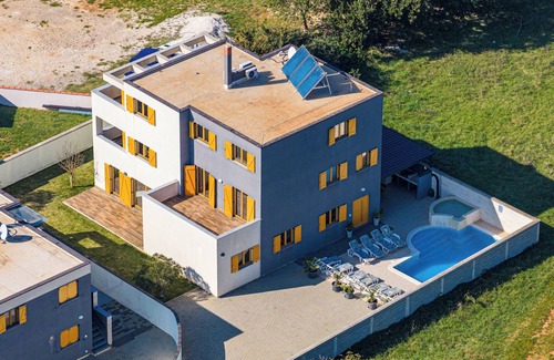 Valbandon Villa | Ideal for large families with children, sauna, whirlpool, outdoor pool, children's pool