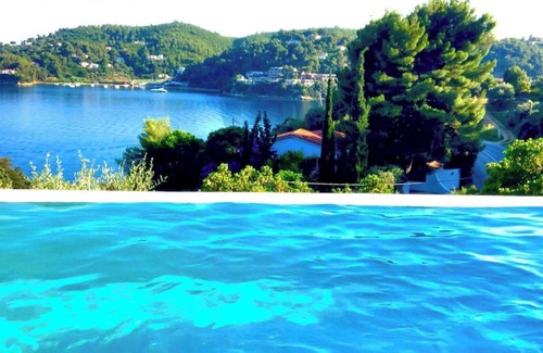 Achladies Villa | Ideal location close to the beach