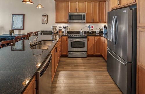 Sandpoint Condo | Ideal Seasons Waterfront Condo | Spa, Beach, Hot Tub, Pool, Marina
