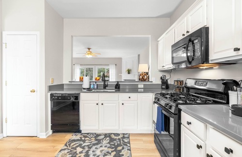 Long Lake House | Ideal Short or Mid-Term 3B/2B Rental Townhome in N. Raleigh–Near RTP/Cary/Durham