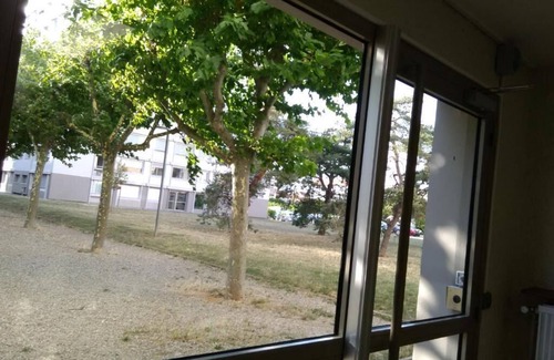 Saint-Priest Apartment | Ideally located 70m2 T3 apartment with private balcony and secure parking