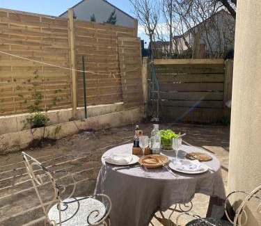 Saint-Cyr-l'Ecole Apartment | ideally located next to castle park