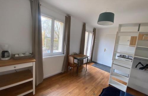 Saint-Cyr-l'Ecole Apartment | ideally located next to castle park