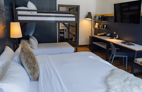 Winter Park Hotel | Idlewild King + Twin Bunks, Gravity Haus Winter Park, Outdoor Hot Tub, Central
